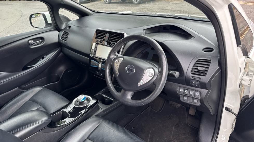 Nissan LEAF 80kW Tekna 30kWh 5dr Auto Electric Hatchback - Image 11