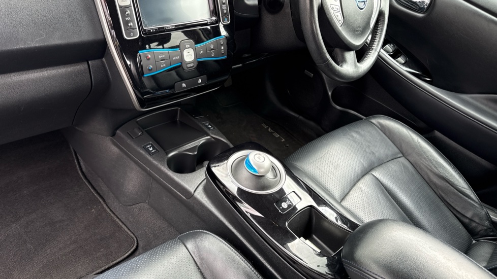 Nissan LEAF 80kW Tekna 30kWh 5dr Auto Electric Hatchback - Image 13