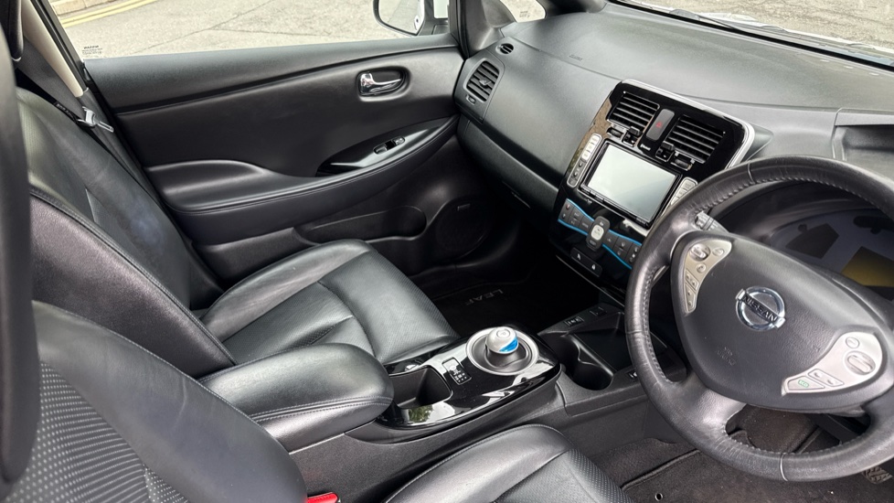 Nissan LEAF 80kW Tekna 30kWh 5dr Auto Electric Hatchback - Image 14