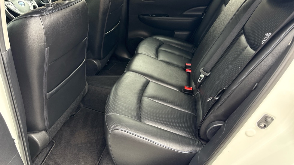 Nissan LEAF 80kW Tekna 30kWh 5dr Auto Electric Hatchback - Image 16