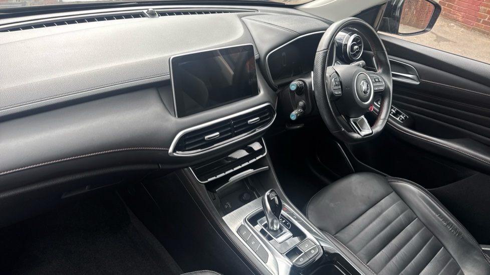 MG HS 1.5 T-GDI Exclusive 5dr DCT Petrol Hatchback - Image 9