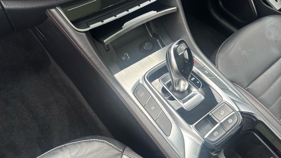 MG HS 1.5 T-GDI Exclusive 5dr DCT Petrol Hatchback - Image 13