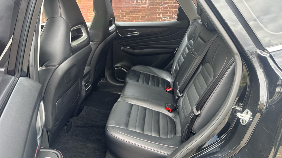 MG HS 1.5 T-GDI Exclusive 5dr DCT Petrol Hatchback - Image 16
