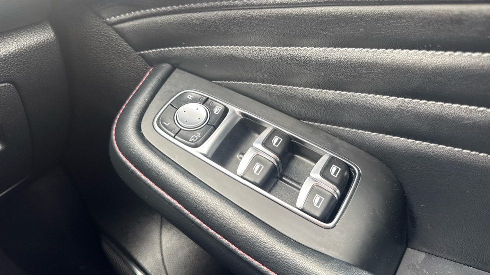 MG HS 1.5 T-GDI Exclusive 5dr DCT Petrol Hatchback - Image 24