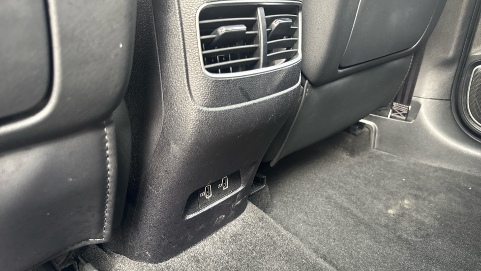 MG HS 1.5 T-GDI Exclusive 5dr DCT Petrol Hatchback - Image 32