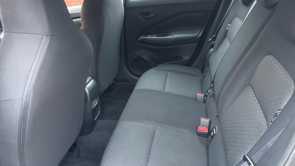 Nissan Juke 1.0 DiG-T Acenta Premium 5dr DCT Petrol Hatchback - Image 16