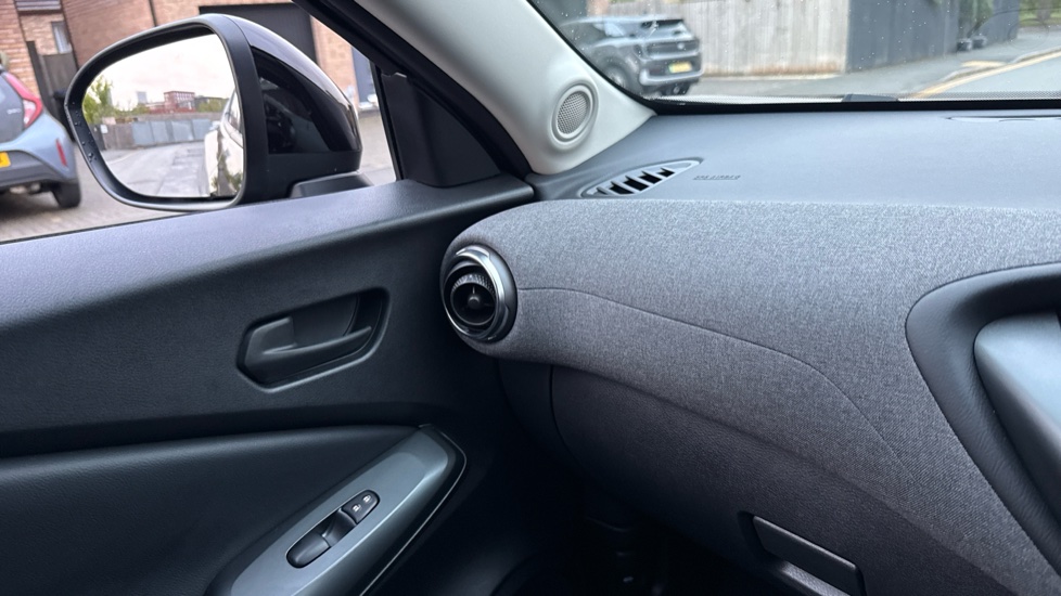 Nissan Juke 1.0 DiG-T Acenta Premium 5dr DCT Petrol Hatchback - Image 23
