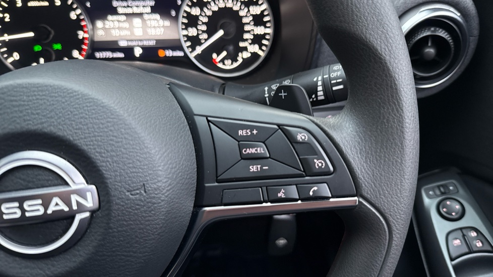 Nissan Juke 1.0 DiG-T Acenta Premium 5dr DCT Petrol Hatchback - Image 28