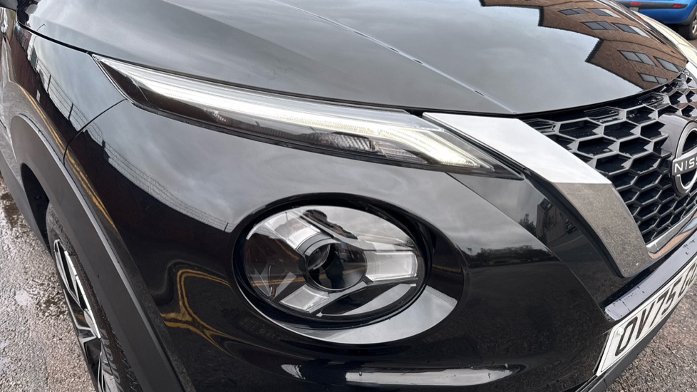 Nissan Juke 1.0 DiG-T Acenta Premium 5dr DCT Petrol Hatchback - Image 31