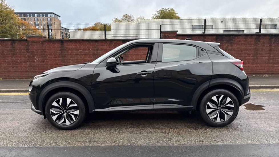 Nissan Juke 1.0 DiG-T Acenta Premium 5dr DCT Petrol Hatchback - Image 35