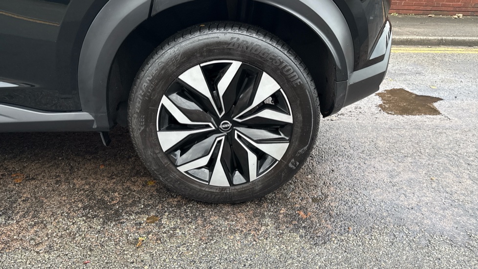 Nissan Juke 1.0 DiG-T Acenta Premium 5dr DCT Petrol Hatchback - Image 36