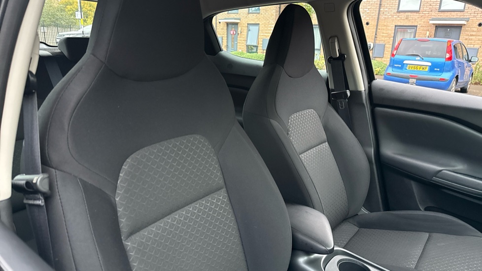 Nissan Juke 1.0 DiG-T Acenta Premium 5dr DCT Petrol Hatchback - Image 44