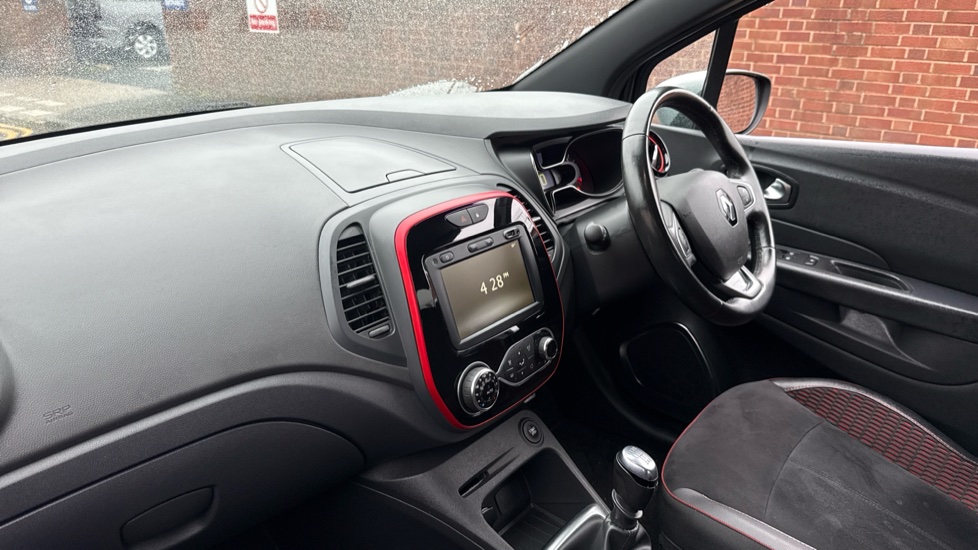 Renault Captur 1.3 TCE 130 S Edition 5dr Petrol Hatchback - Image 9
