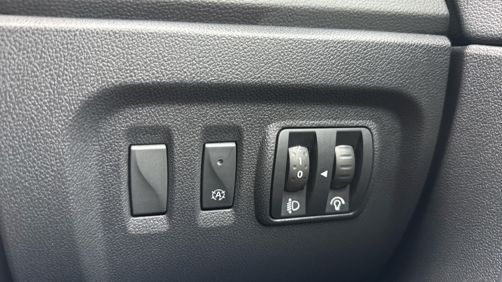 Renault Captur 1.3 TCE 130 S Edition 5dr Petrol Hatchback - Image 21