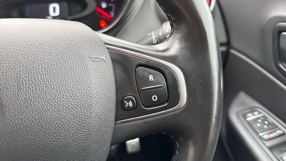 Renault Captur 1.3 TCE 130 S Edition 5dr Petrol Hatchback - Image 29
