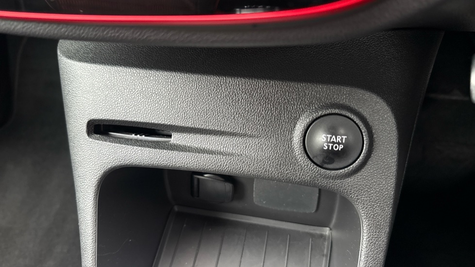 Renault Captur 1.3 TCE 130 S Edition 5dr Petrol Hatchback - Image 33