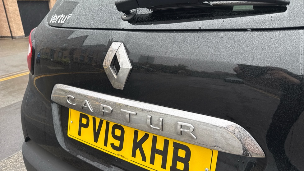Renault Captur 1.3 TCE 130 S Edition 5dr Petrol Hatchback - Image 40