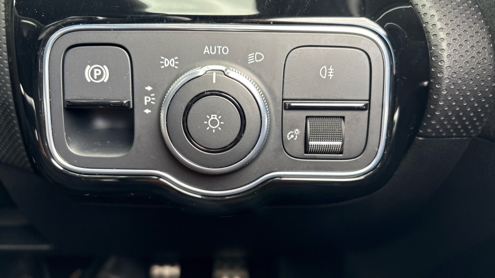 Mercedes-Benz A-Class A180 AMG Line Executive 5dr Auto Petrol Hatchback - Image 39