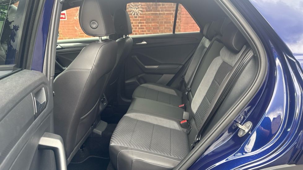 Volkswagen T-Roc 1.5 TSI EVO R-Line 5dr DSG Petrol Hatchback - Image 16