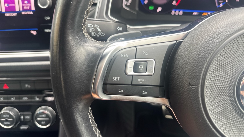 Volkswagen T-Roc 1.5 TSI EVO R-Line 5dr DSG Petrol Hatchback - Image 21