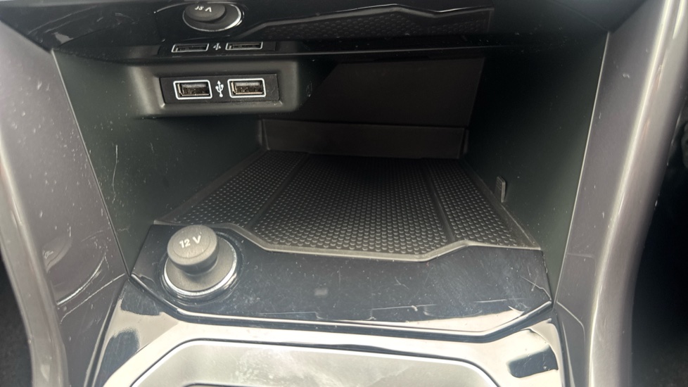 Volkswagen T-Roc 1.5 TSI EVO R-Line 5dr DSG Petrol Hatchback - Image 28