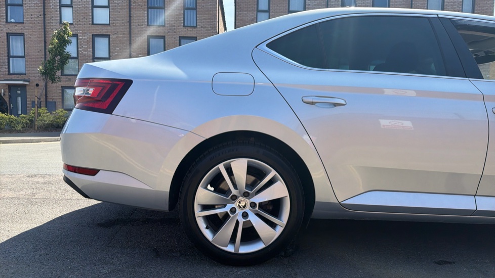 Skoda Superb 1.4 TSI 150 SE L Executive 5dr DSG Petrol Hatchback - Image 7