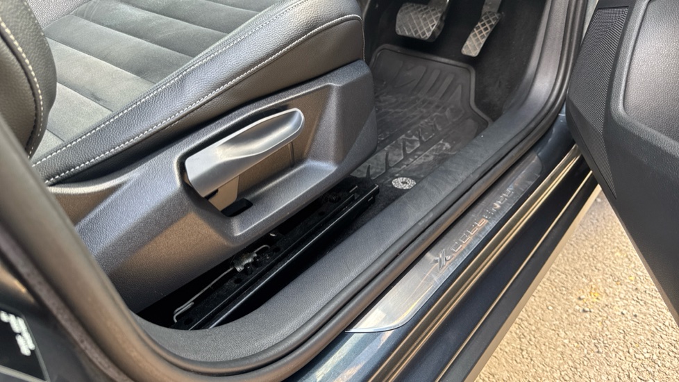 SEAT Arona 1.0 TSI 115 Xcellence Lux [EZ] 5dr DSG Petrol Hatchback - Image 31