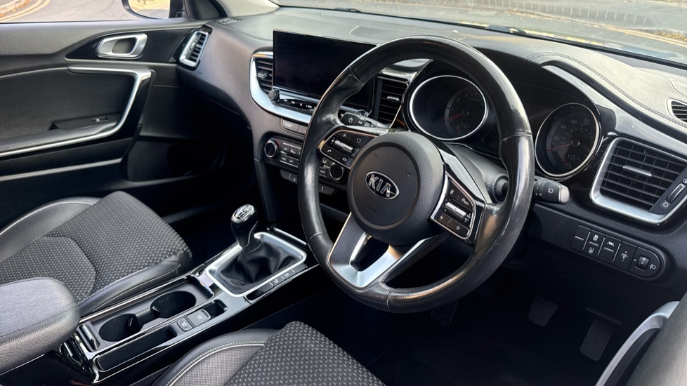 Kia Xceed 1.0T GDi ISG 3 5dr Petrol Hatchback - Image 11
