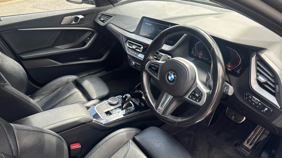 BMW 1 Series 118d M Sport 5dr Step Auto [Live Cockpit Pro] Diesel Hatchback - Image 11