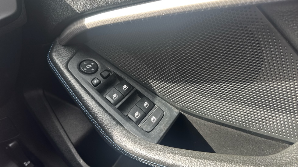 BMW 1 Series 118d M Sport 5dr Step Auto [Live Cockpit Pro] Diesel Hatchback - Image 23