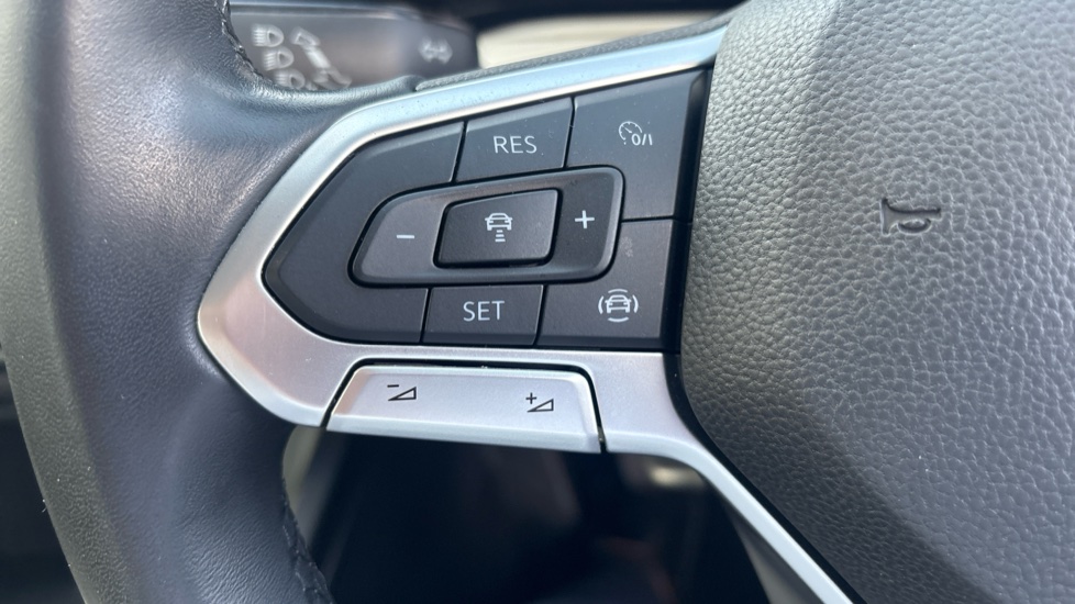 Volkswagen Golf 1.5 TSI Life 5dr Petrol Hatchback - Image 33