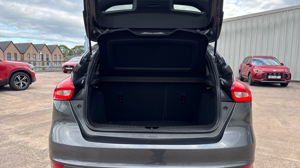 Ford Focus 1.5 EcoBoost ST-Line 5dr Petrol Hatchback - Image 4