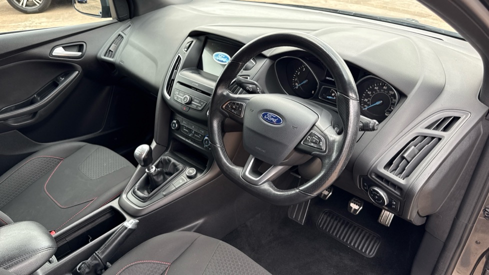 Ford Focus 1.5 EcoBoost ST-Line 5dr Petrol Hatchback - Image 11
