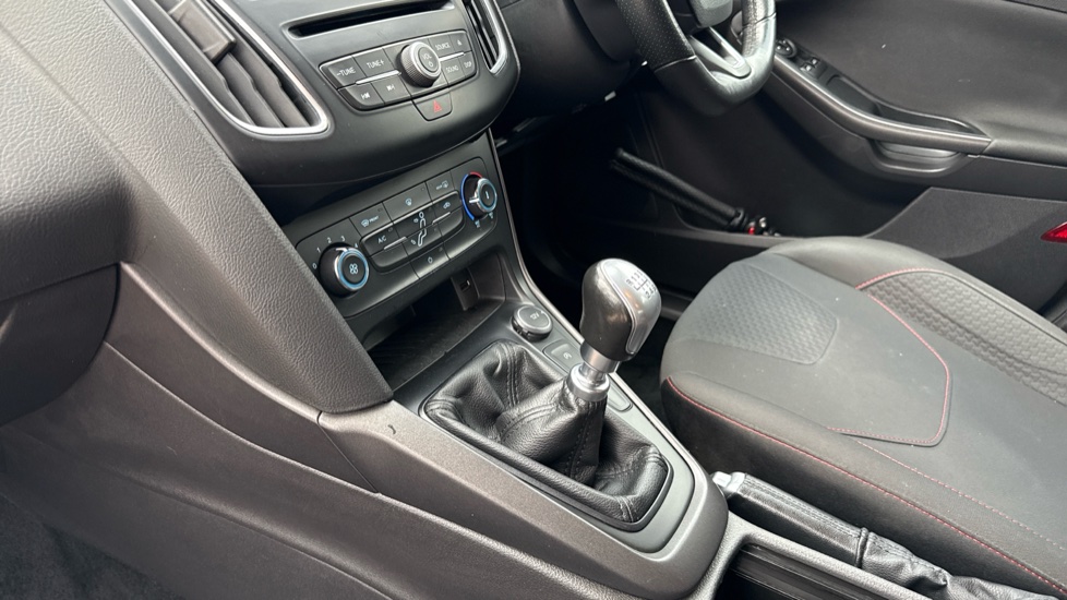 Ford Focus 1.5 EcoBoost ST-Line 5dr Petrol Hatchback - Image 13