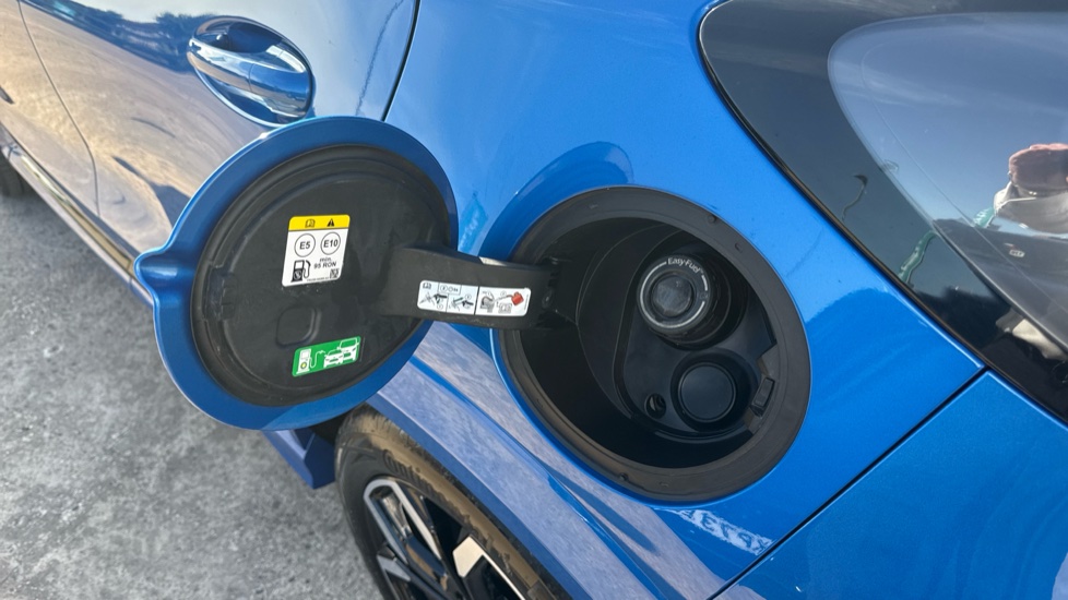 Ford Puma 1.0 EcoBoost Hybrid mHEV ST-Line X 5dr Petrol Hatchback - Image 28