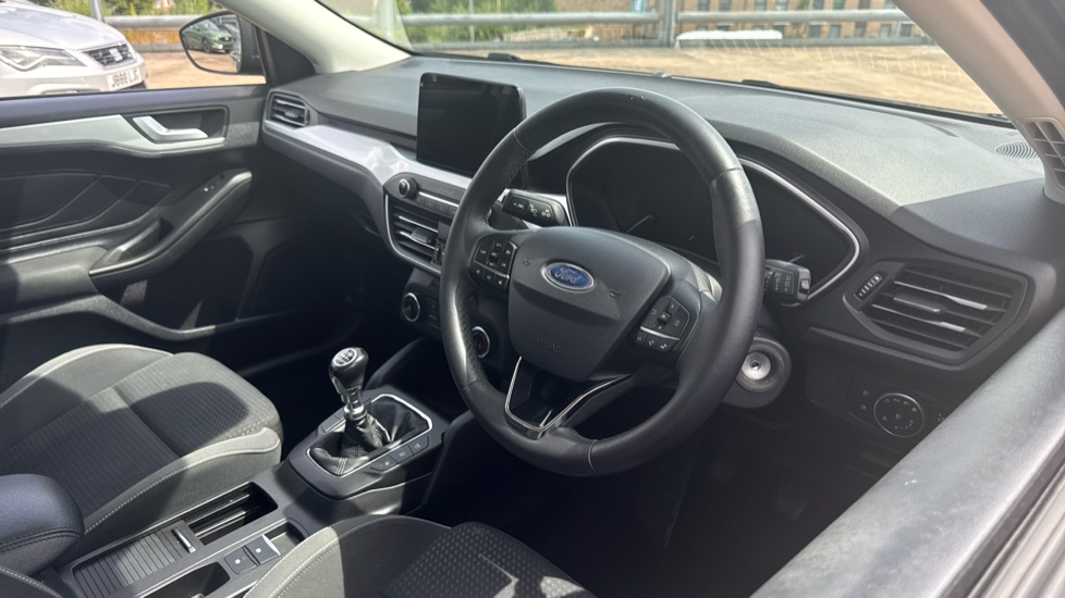 Ford Focus 1.0 EcoBoost 100 Zetec 5dr Petrol Hatchback - Image 11