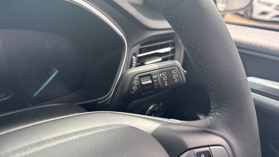 Ford Focus 1.0 EcoBoost 100 Zetec 5dr Petrol Hatchback - Image 24