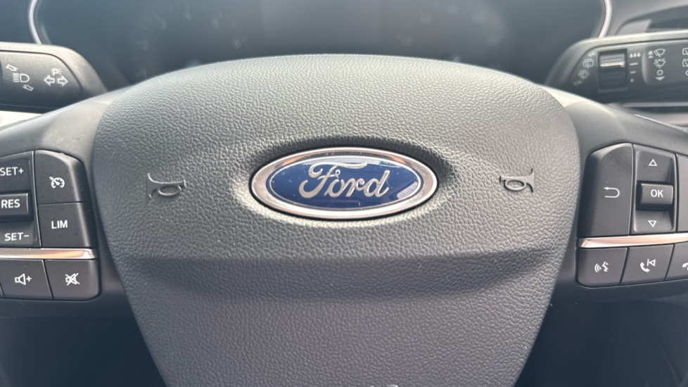 Ford Focus 1.0 EcoBoost 100 Zetec 5dr Petrol Hatchback - Image 26