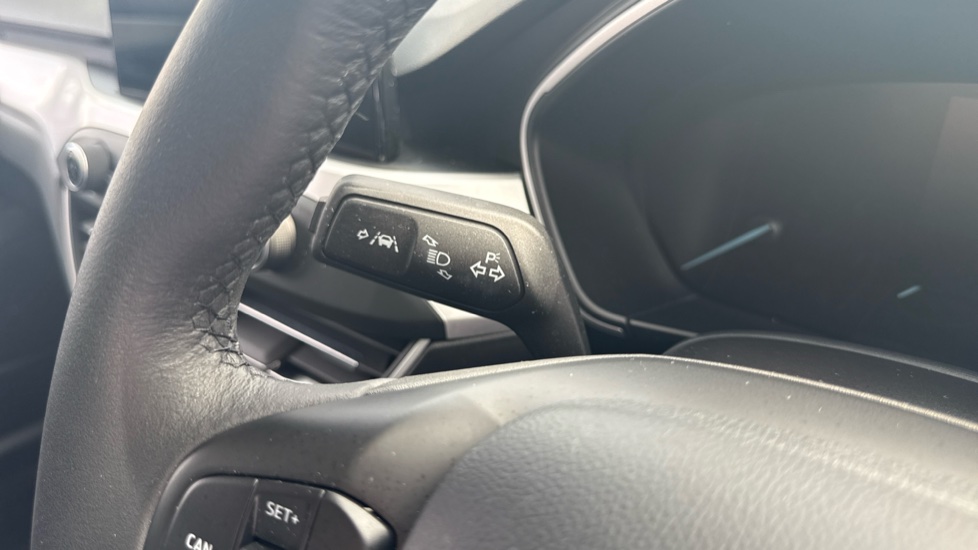 Ford Focus 1.0 EcoBoost 100 Zetec 5dr Petrol Hatchback - Image 27