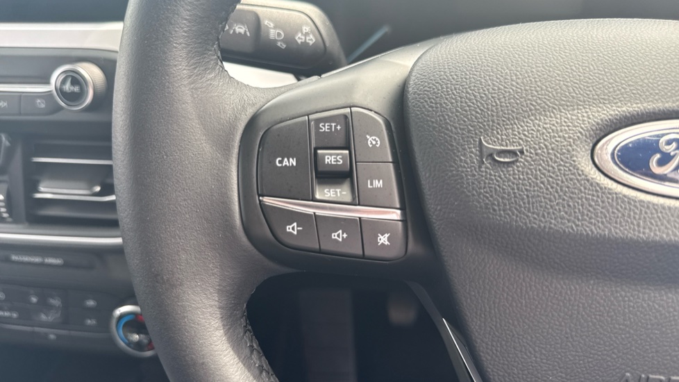 Ford Focus 1.0 EcoBoost 100 Zetec 5dr Petrol Hatchback - Image 28