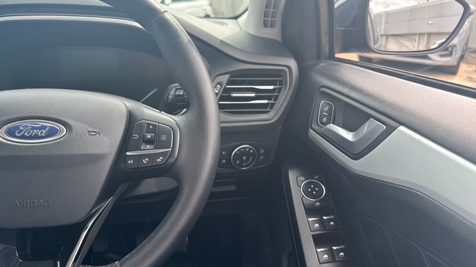 Ford Focus 1.0 EcoBoost 100 Zetec 5dr Petrol Hatchback - Image 30