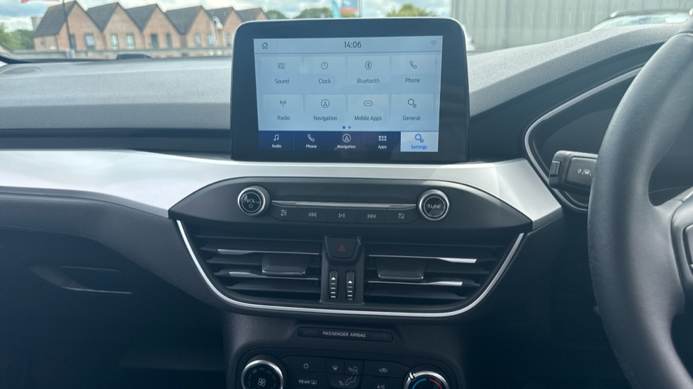 Ford Focus 1.0 EcoBoost 100 Zetec 5dr Petrol Hatchback - Image 31