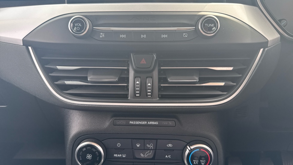 Ford Focus 1.0 EcoBoost 100 Zetec 5dr Petrol Hatchback - Image 33