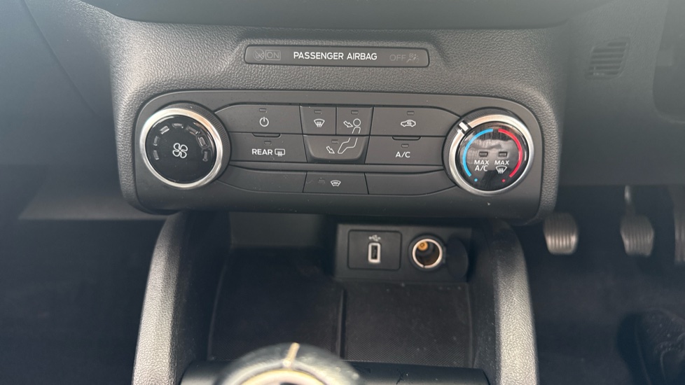 Ford Focus 1.0 EcoBoost 100 Zetec 5dr Petrol Hatchback - Image 34