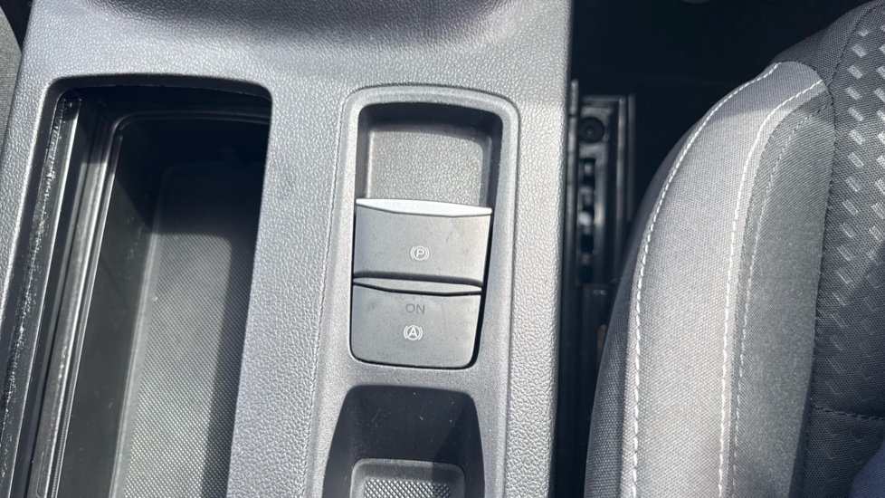 Ford Focus 1.0 EcoBoost 100 Zetec 5dr Petrol Hatchback - Image 36