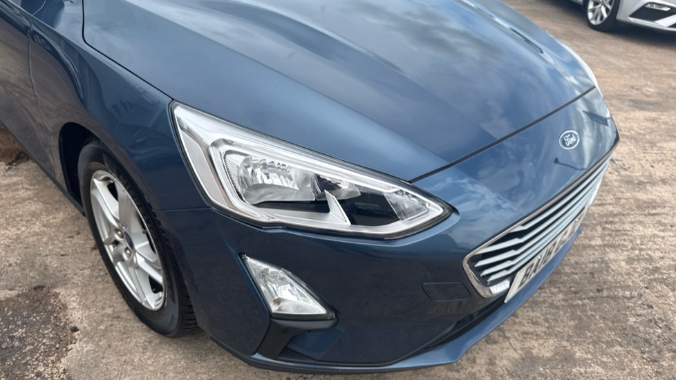 Ford Focus 1.0 EcoBoost 100 Zetec 5dr Petrol Hatchback - Image 39