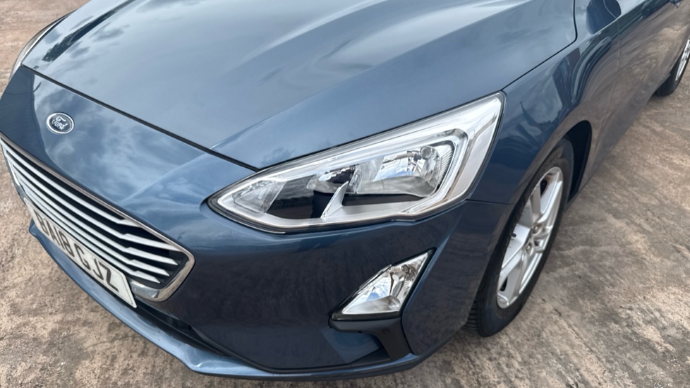 Ford Focus 1.0 EcoBoost 100 Zetec 5dr Petrol Hatchback - Image 40