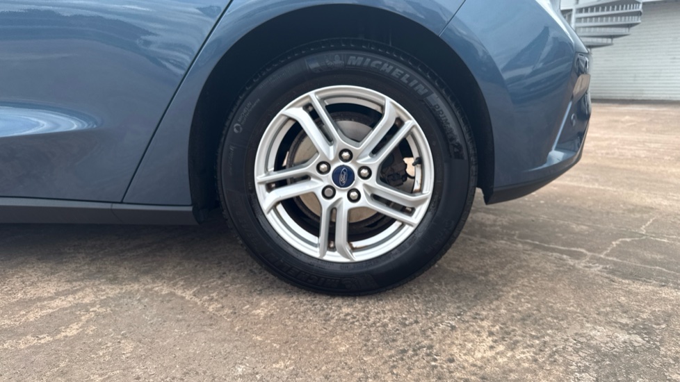 Ford Focus 1.0 EcoBoost 100 Zetec 5dr Petrol Hatchback - Image 43