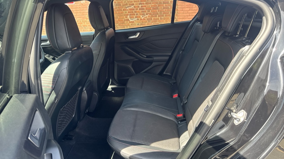 Ford Focus 1.0 EcoBoost Hybrid mHEV 125 ST-Line X Edition 5dr Petrol Hatchback - Image 16
