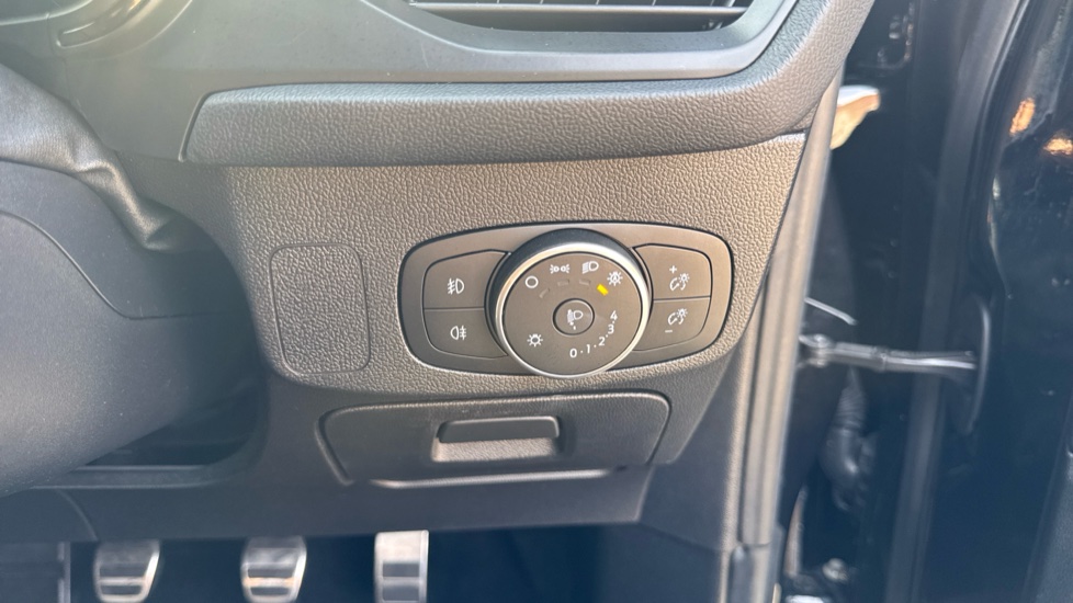 Ford Focus 1.0 EcoBoost Hybrid mHEV 125 ST-Line X Edition 5dr Petrol Hatchback - Image 23